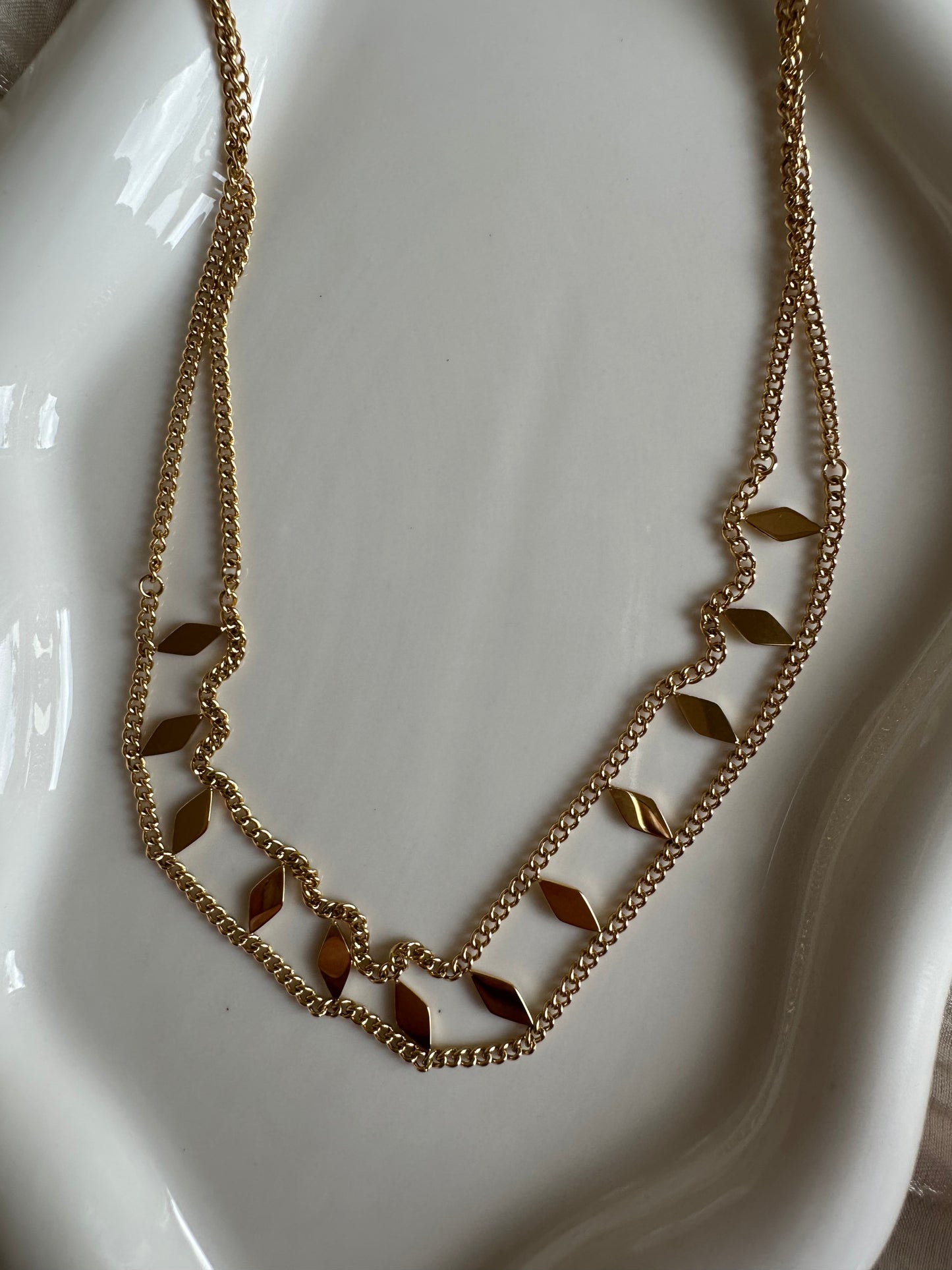 Collier Ras de Cou Élégance Dorée